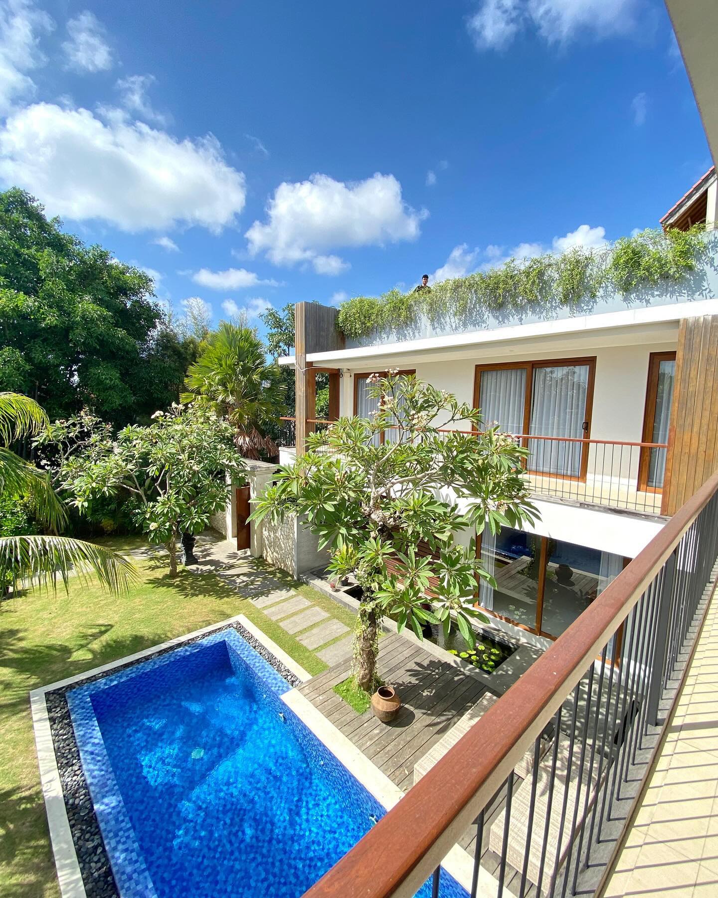 Balkon Villa Dharmatria dengan Pemandangan Menakjubkan