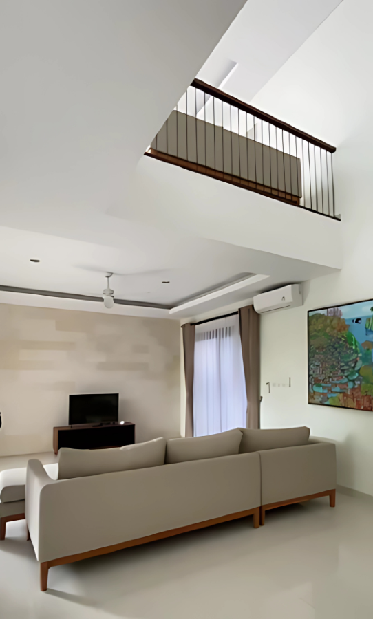 Ruang Tamu Luas Villa Dharmatria Bali